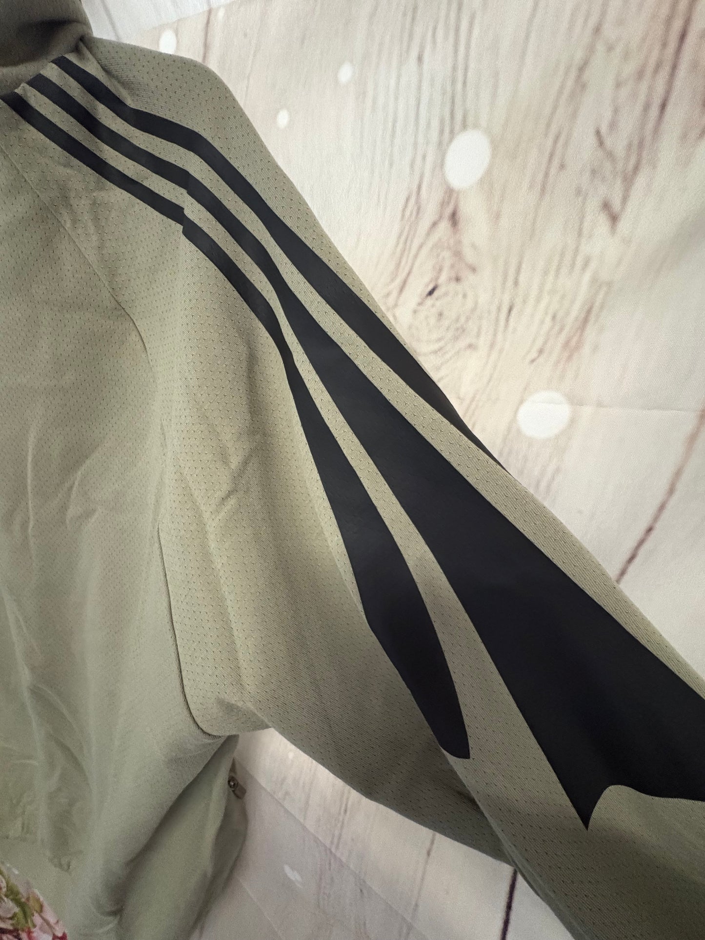 Unisex adidas Basketball spacer hoodie size Medium 0044