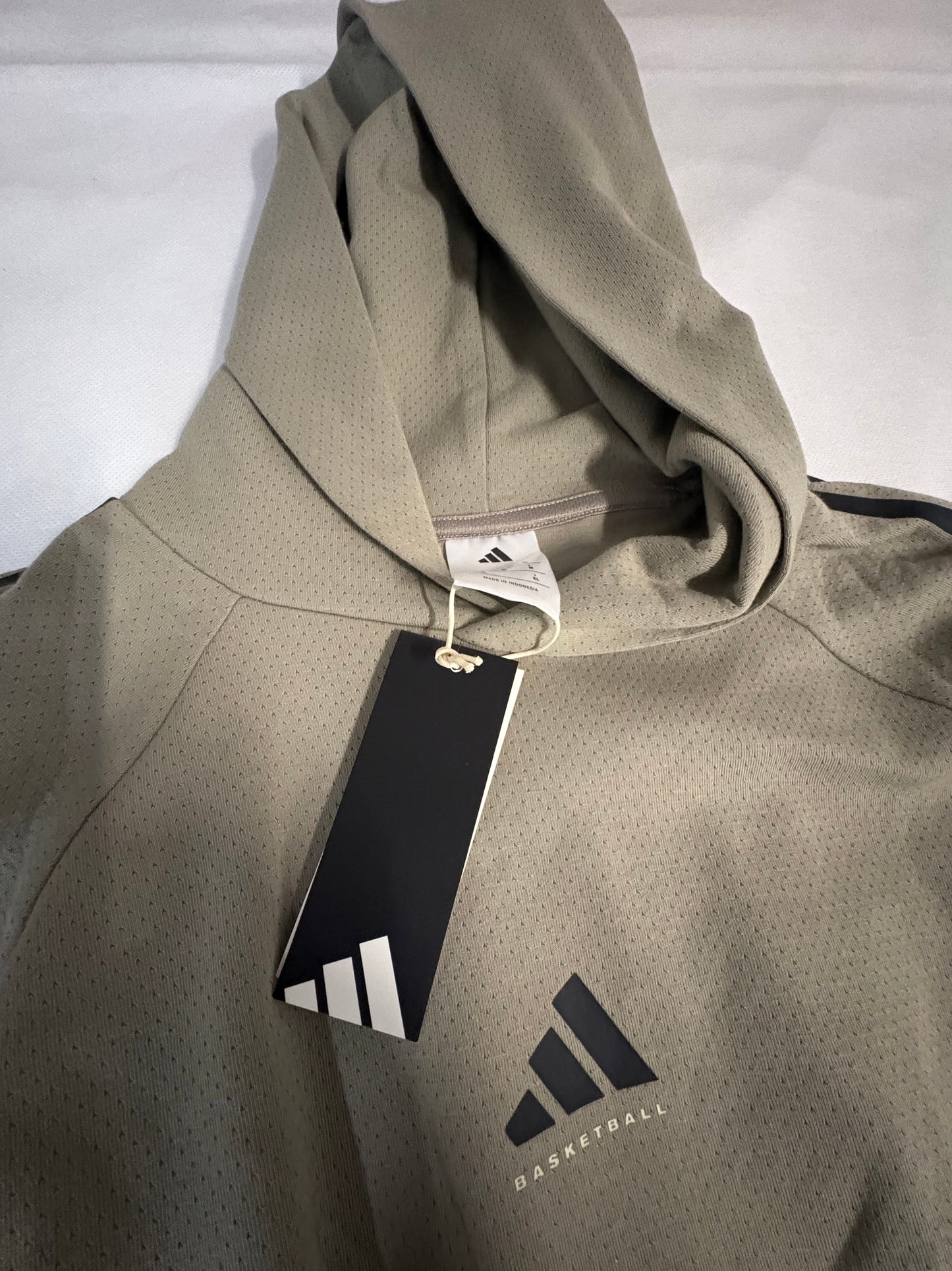 Unisex adidas Basketball spacer hoodie size Medium 0044