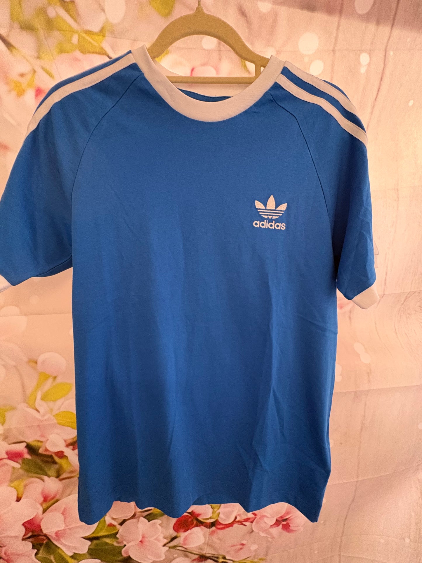 Adidas 3 stripe T-Shirt size small 0370