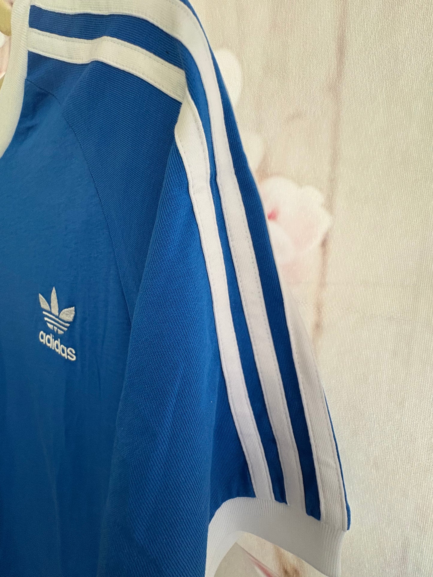 Adidas 3 stripe T-Shirt size small 0370