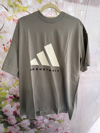 Unisex adidas Basketball T-Shirt size uk medium 0373