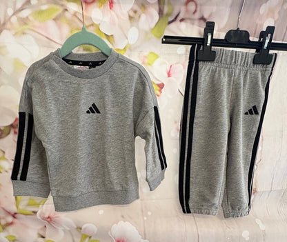 Infants adidas tracksuit set age 9/12 months 0374