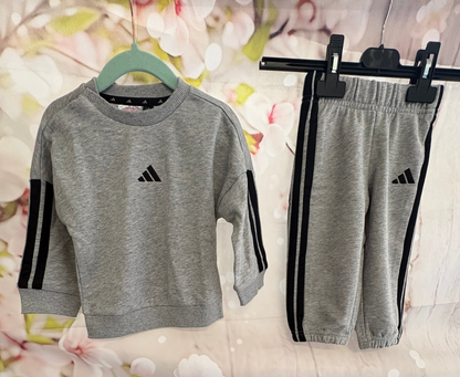 Infants adidas tracksuit set age 9/12 months 0374