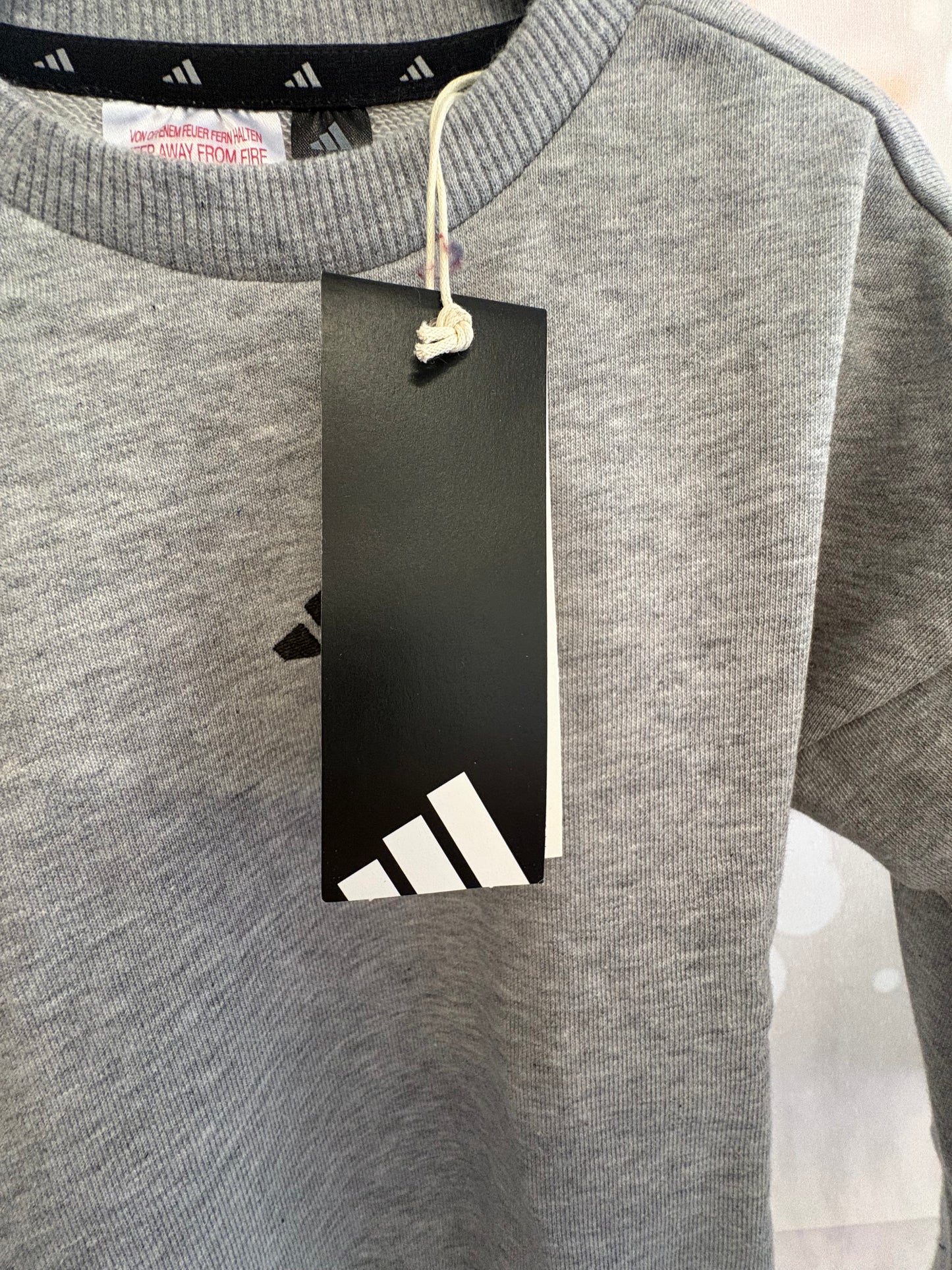 Infants adidas tracksuit set age 9/12 months 0374