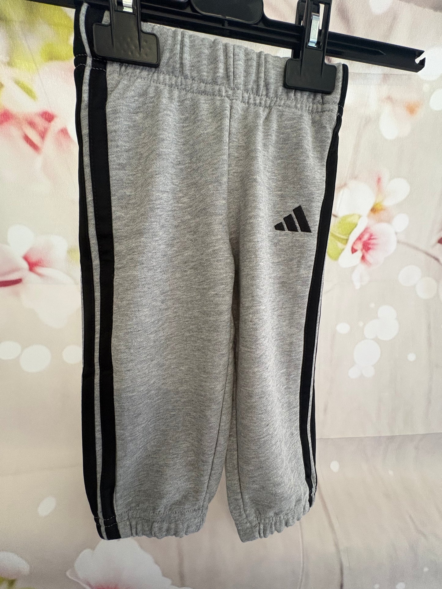 Infants adidas tracksuit set age 9/12 months 0374