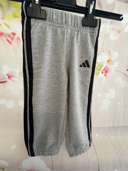 Infants adidas tracksuit set age 9/12 months 0374